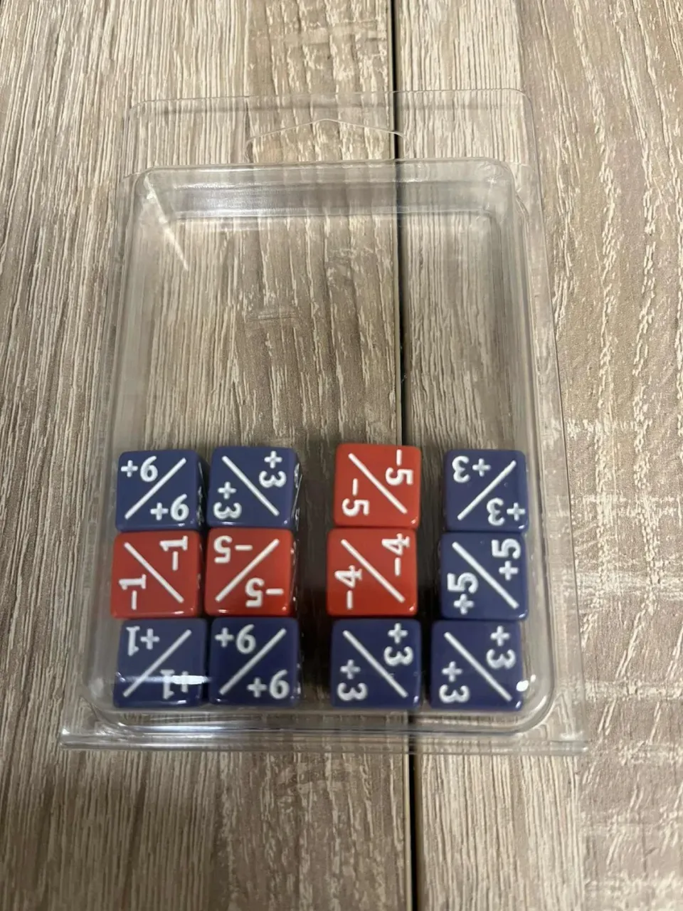 Lila Röd Positive Negative D6 tärningar 12 mm 12-pack
