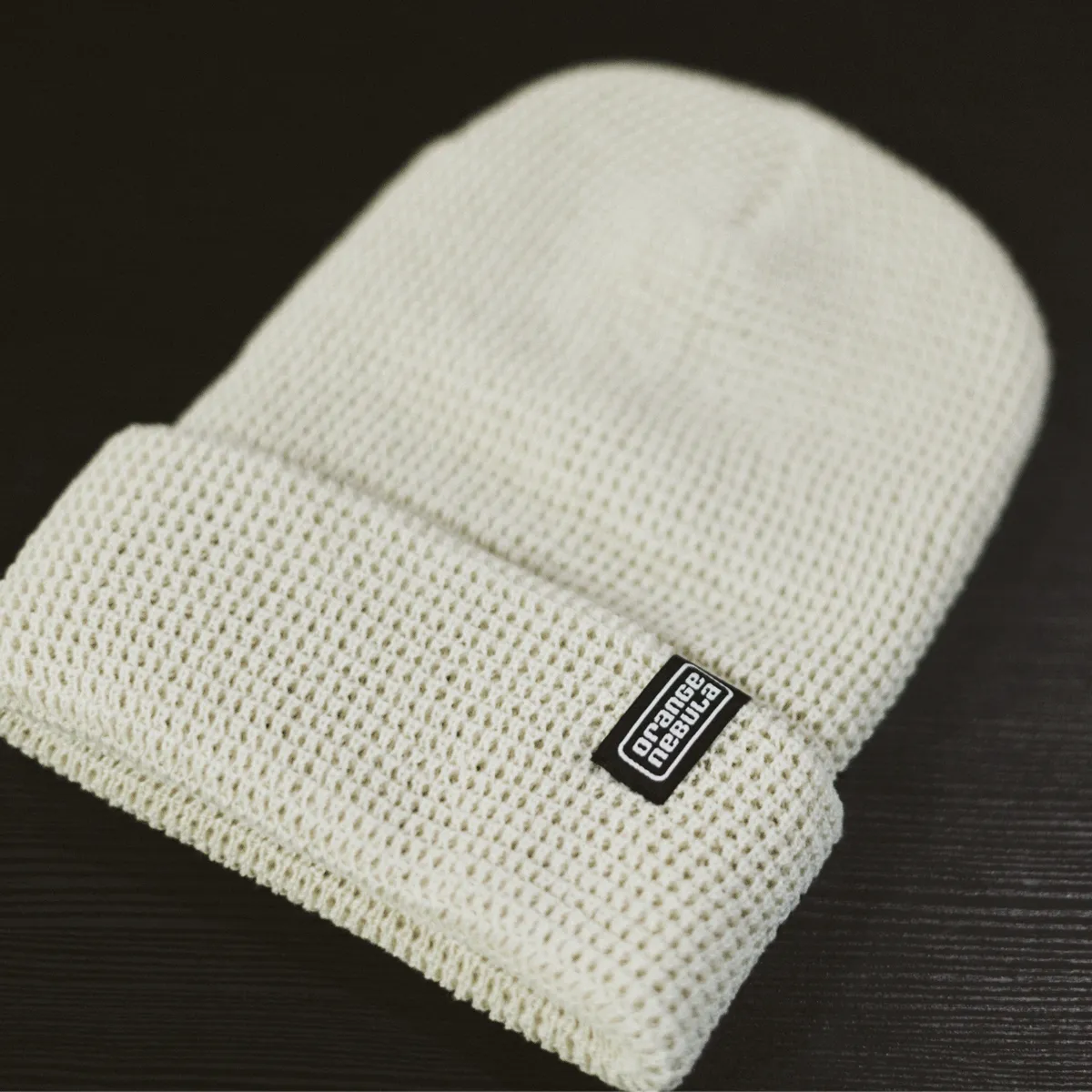 Orange Nebula Beanie mossa Caramel mjuk stickad
