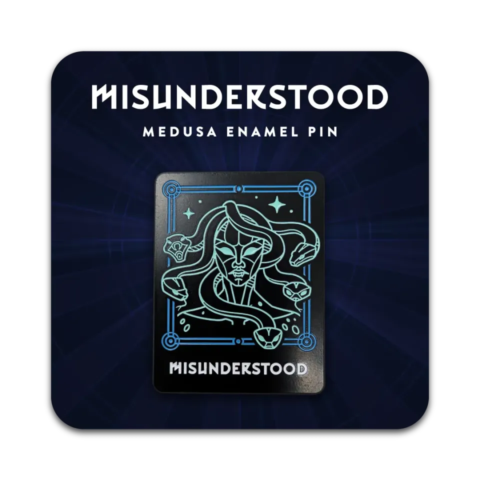 Orange Nebula Misunderstood Medusa emaljpin mytologi