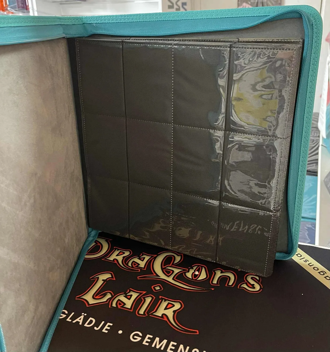 Dragon's Lair Zip Cardbinder kortpärm 480 teal