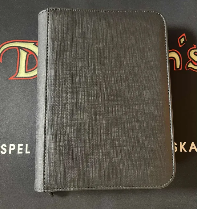 Dragon's Lair Zip Cardbinder 4-Pocket kortpärm svart 80 kort