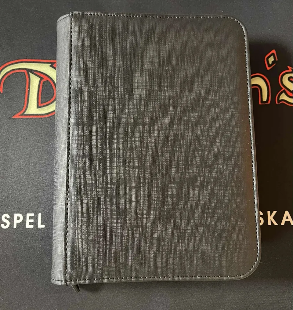 Dragon's Lair Zip Cardbinder 4-Pocket kortpärm svart 80 kort