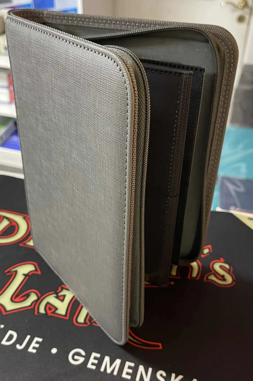 Dragon's Lair Zip Cardbinder 4-Pocket 80 kort grå