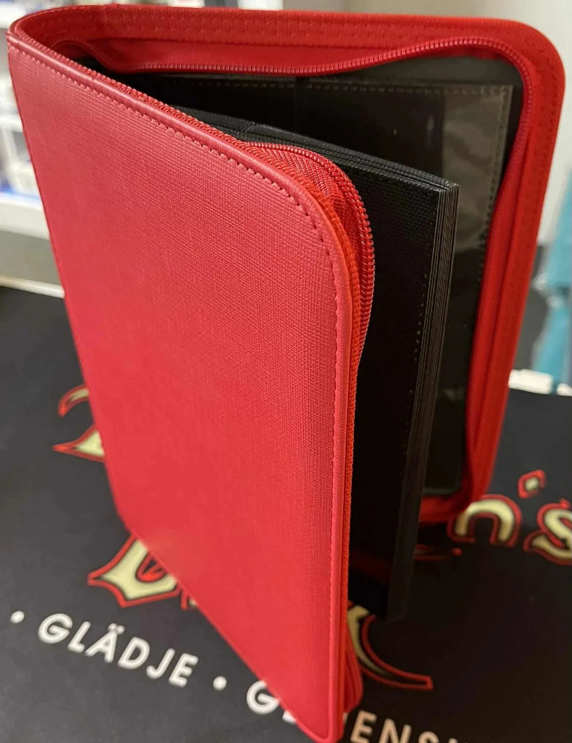 Dragon's Lair Zip Cardbinder kortpärm röd 80 kort