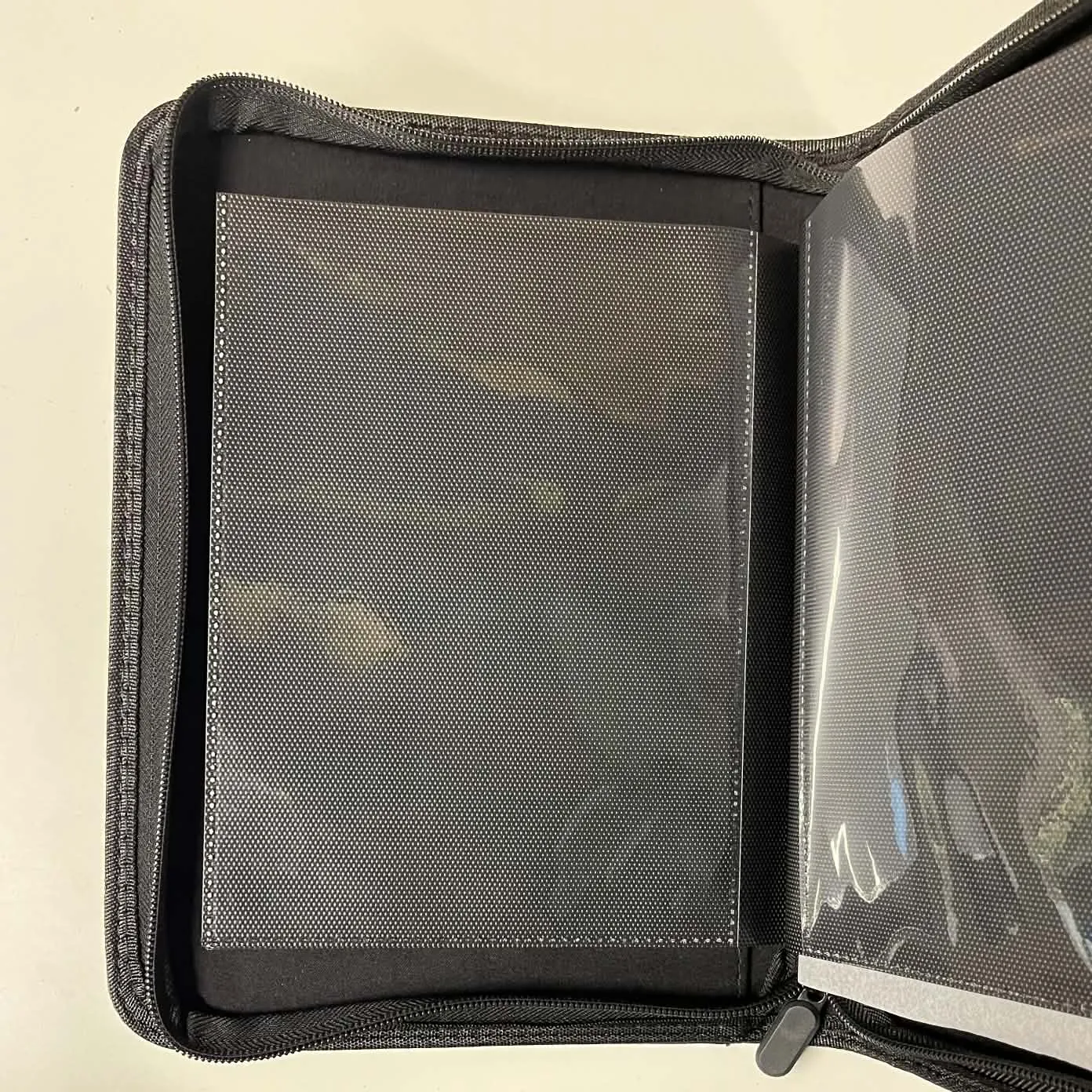 Dragon's Lair Zip Cardbinder samlarpärm 40 stora Pokémonkort
