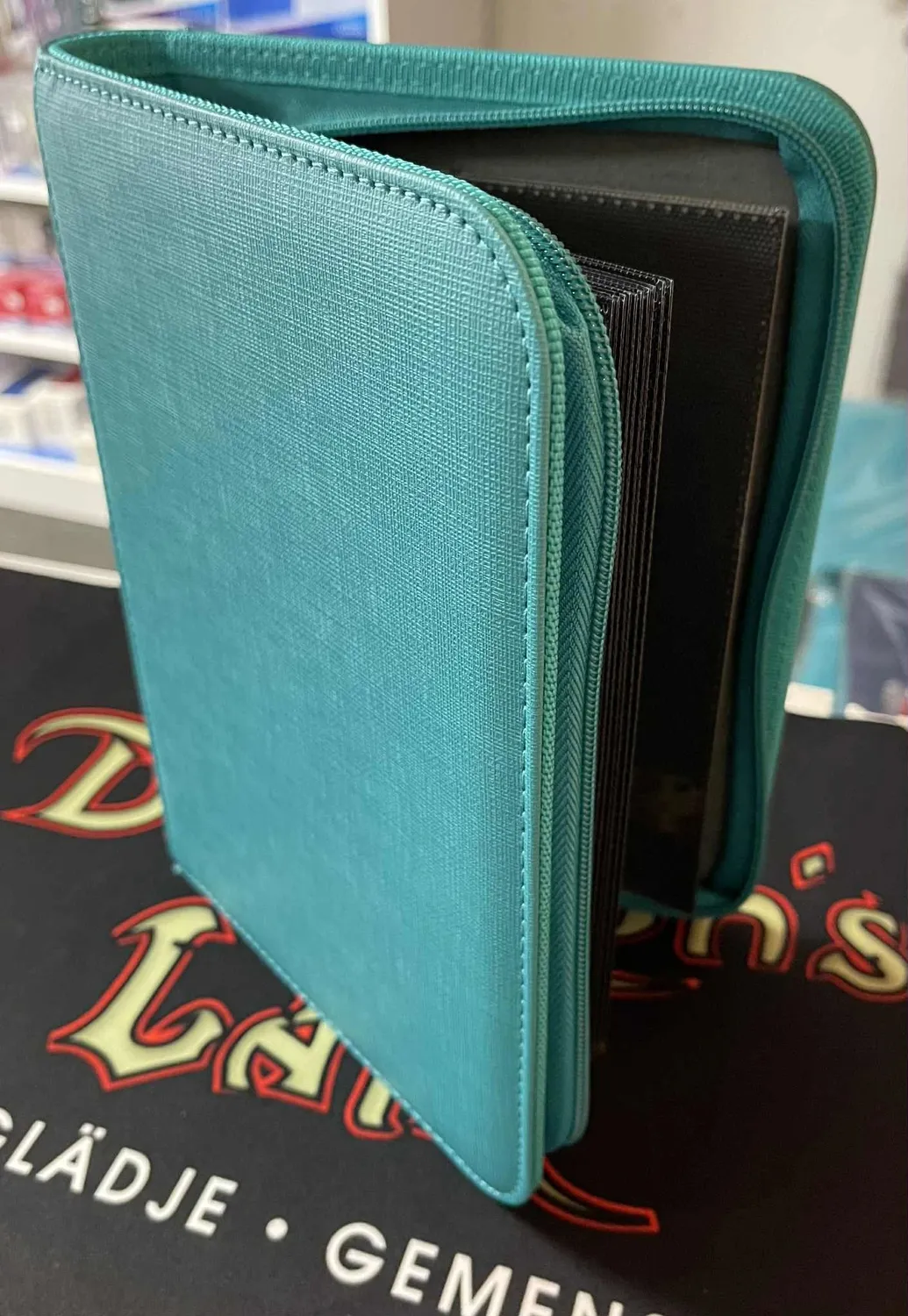 Dragon's Lair Zip Cardbinder kortpärm 80 kort petrol
