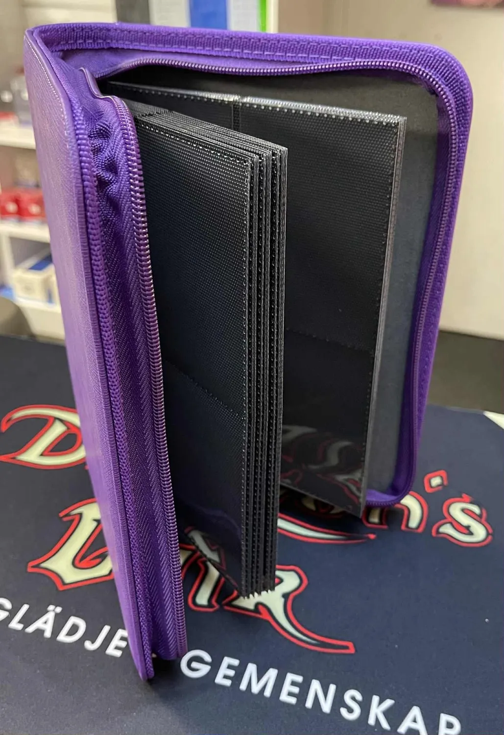 Dragon's Lair Zip Cardbinder 4-Pocket kortpärm 80 kort lila