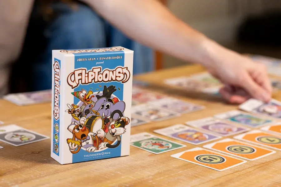 Fliptoons deckbuilding kortspel 1-4 spelare berdmelse fartfyllt