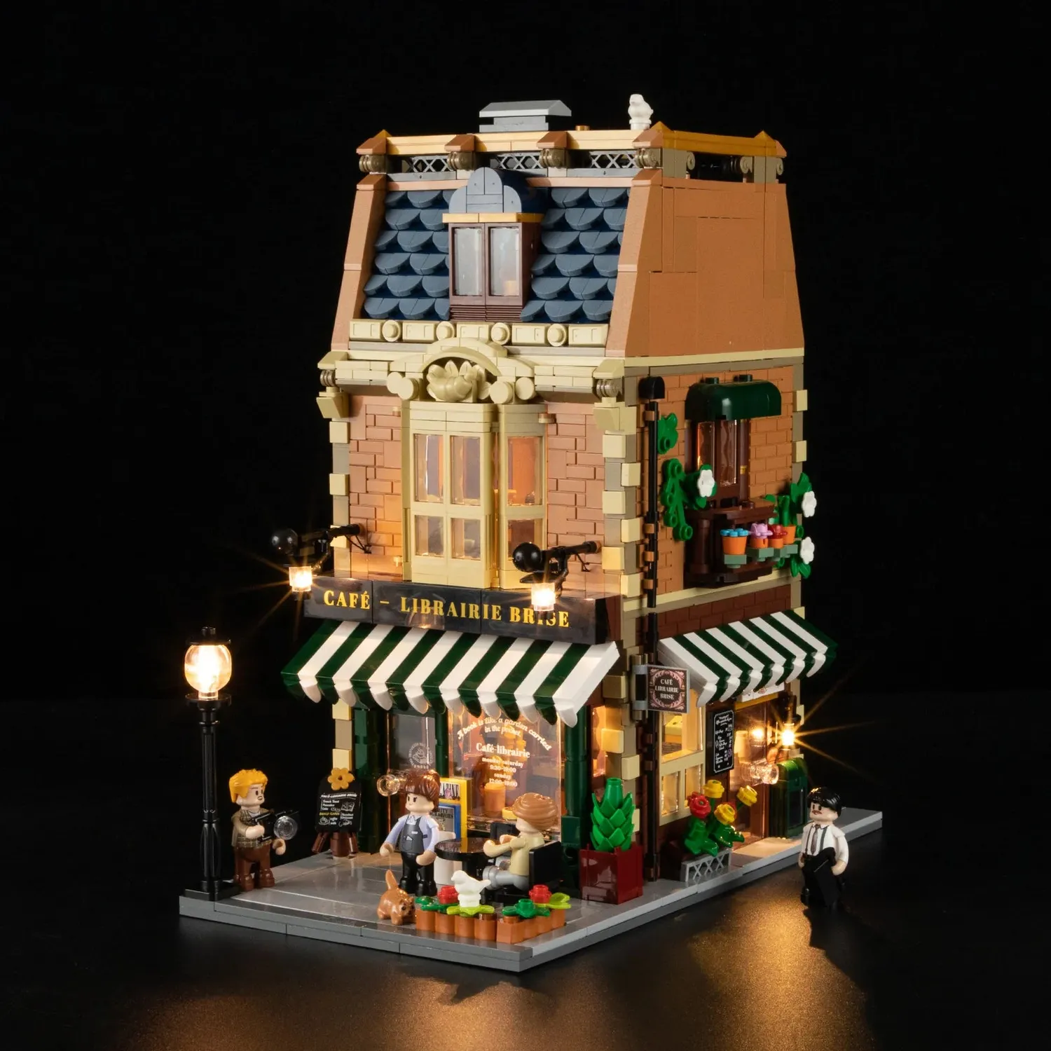 Dragon's Lair Book-Cafe byggset 1718 bitar med ljus