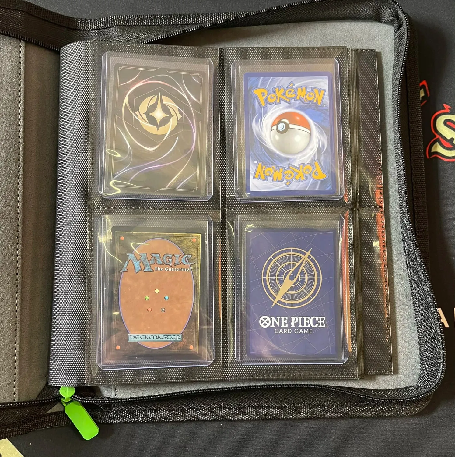 Dragon's Lair Toploader Zip Cardbinder 4-Pocket pärm grön